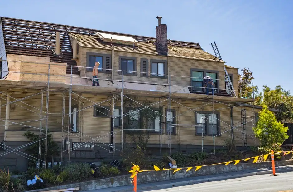 Emergency Roof Tarping in Compton